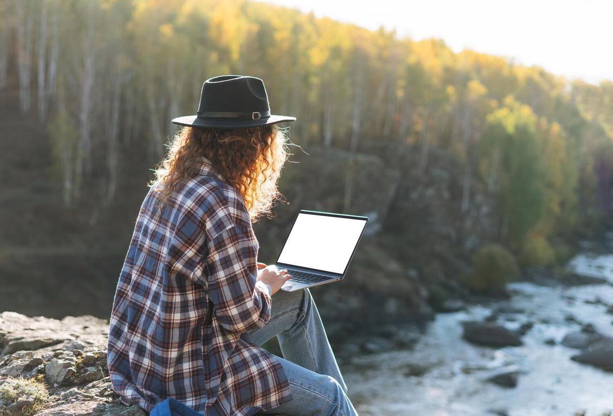 The Future of Remote Work: Traveling While Working